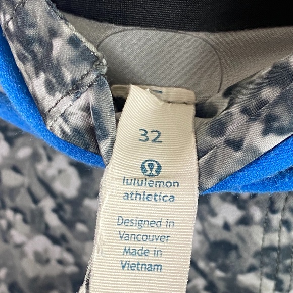 Lululemon mens floral shorts - Picture 2 of 3